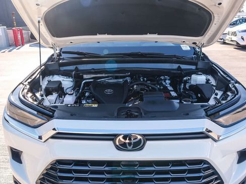 Certified 2024 Toyota Grand Highlander FWD image 29