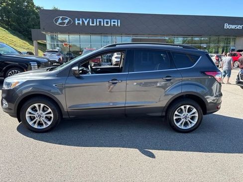 Used 2018 Ford Escape SE AWD/4WD image 2