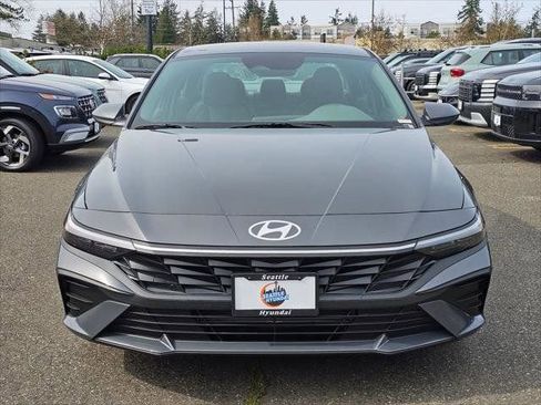 New 2026 Hyundai Elantra SE FWD image 2