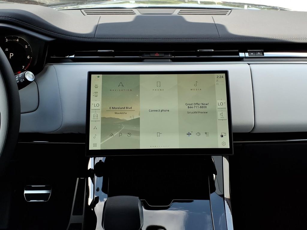 New 2025 Land Rover Range Rover Sport Dynamic SE AWD/4WD image 17