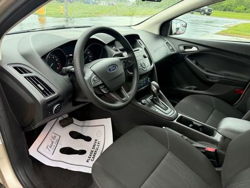 Certified 2017 Ford Focus SE FWD image 19