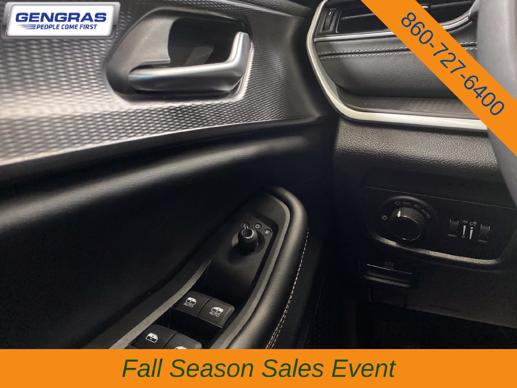 Used 2023 Jeep Grand Cherokee Altitude AWD/4WD image 24