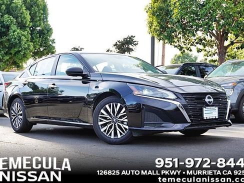Used 2025 Nissan Altima 2.5 SV FWD image 1