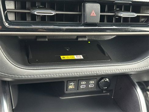 Used 2023 Toyota Highlander Limited image 31