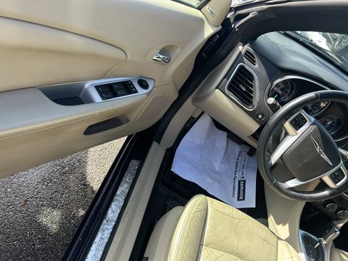 Used 2014 Chrysler 200 Limited image 9