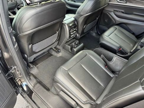 New 2025 Jeep Grand Cherokee L Limited w/ Black Appearance Package image 23