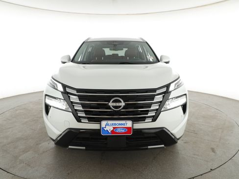 Used 2024 Nissan Rogue Platinum image 2