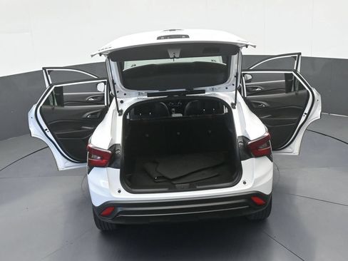 Used 2025 Chevrolet Trax RS FWD image 64