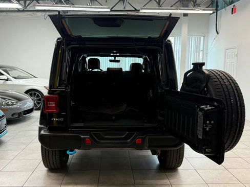 Used 2022 Jeep Wrangler Unlimited Sahara w/ Cold Weather Group AWD/4WD image 14