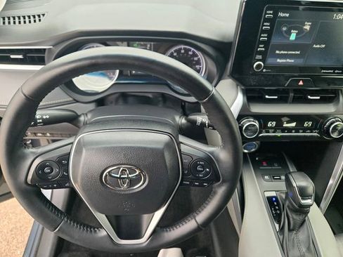 Used 2022 Toyota Venza LE image 26