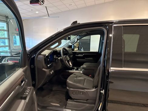 Used 2025 GMC Sierra 2500 SLT w/ SLT Premium Package AWD/4WD image 22