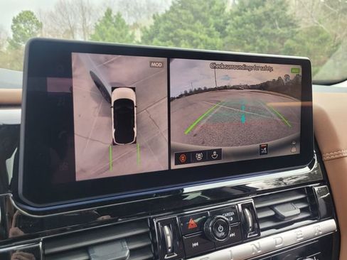 New 2026 Nissan Pathfinder Platinum AWD/4WD image 17