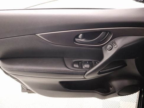 Used 2021 Nissan Rogue Sport S image 14