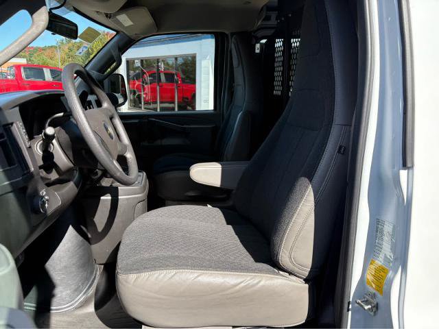 Used 2025 Chevrolet Express 2500 w/ Driver Convenience Package RWD image 16