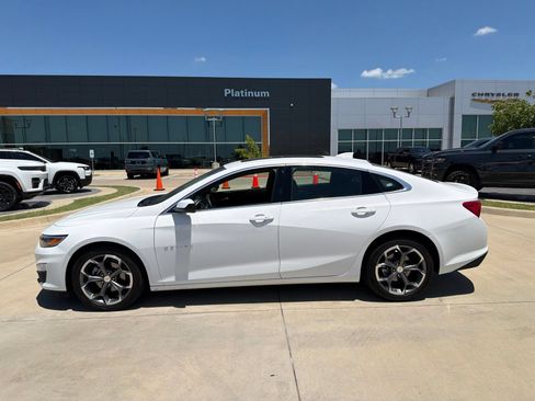 Used 2024 Chevrolet Malibu LT FWD image 2