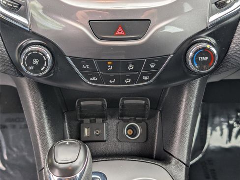 Used 2018 Chevrolet Cruze LT FWD image 23
