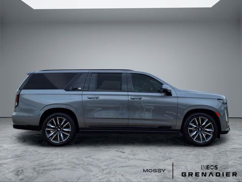 Used 2021 Cadillac Escalade ESV Sport Platinum AWD/4WD image 8