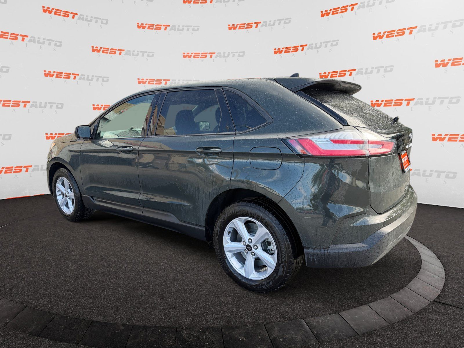 Used 2024 Ford Edge SE w/ Cargo Accessory Package AWD/4WD image 3