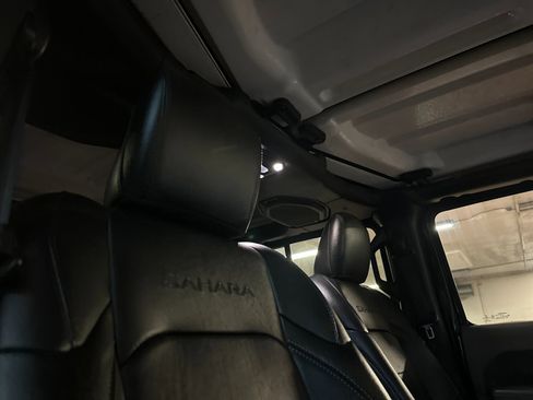 Used 2022 Jeep Wrangler Unlimited Sahara image 16