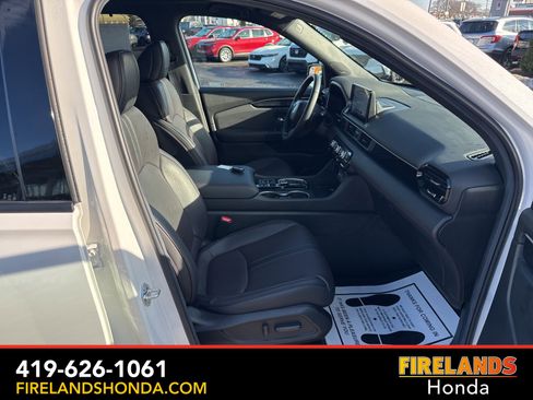 Used 2025 Honda Pilot Black Edition image 45