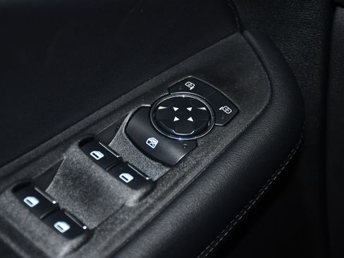 Used 2023 Ford Edge SE image 33