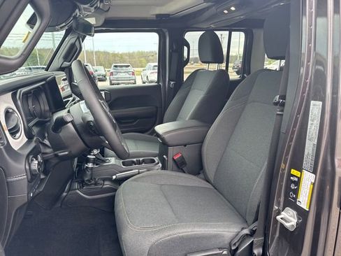 Used 2025 Jeep Wrangler Unlimited Sahara w/ Safety Group image 20