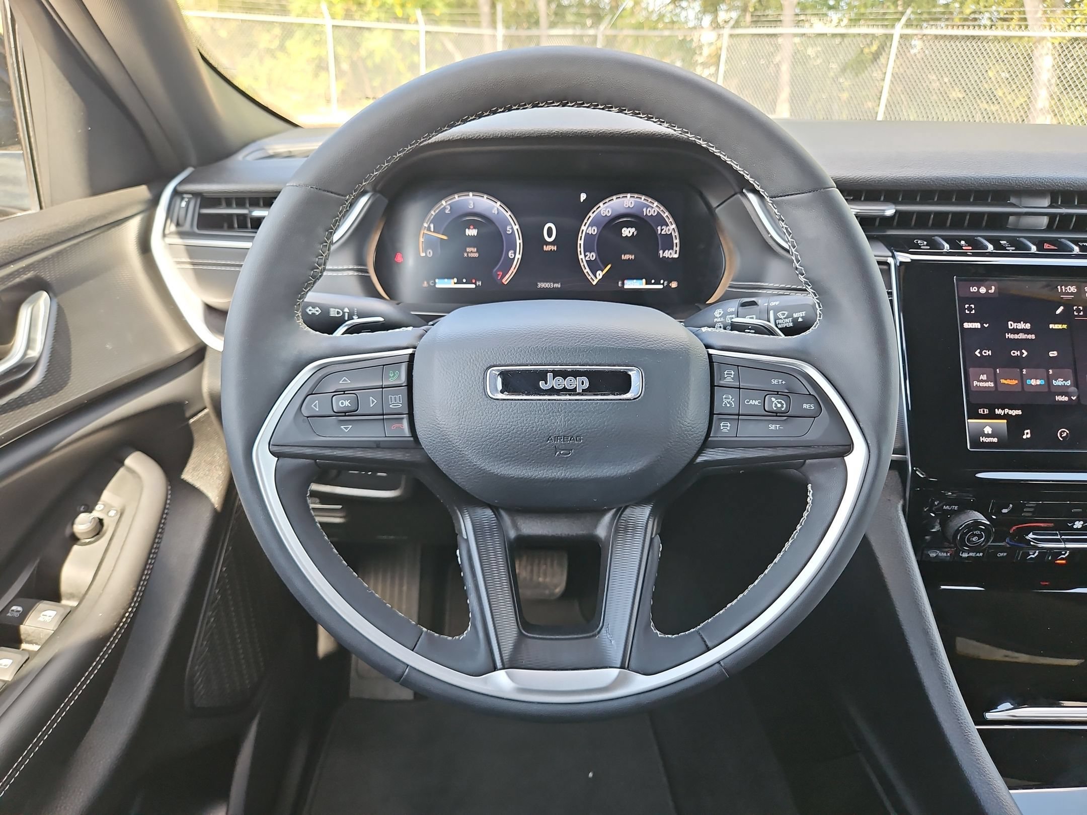 Used 2025 Jeep Grand Cherokee Altitude RWD image 20
