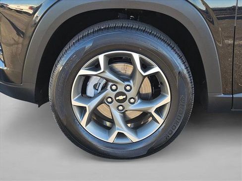 Used 2025 Chevrolet Trax LT w/ LT Convenience Package image 21