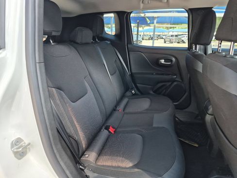 Used 2023 Jeep Renegade Latitude AWD/4WD image 25