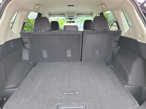 Used 2024 Nissan Rogue S FWD image 25