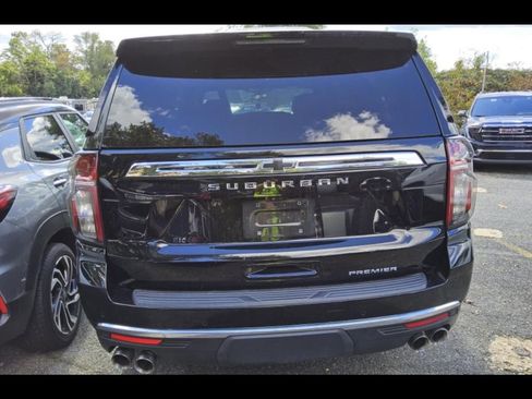 Used 2022 Chevrolet Suburban Premier image 3