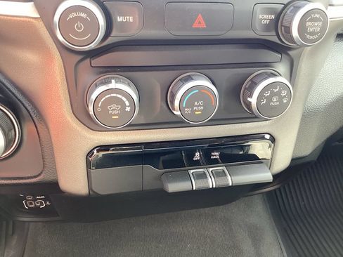 Used 2020 RAM 1500 Big Horn AWD/4WD image 25