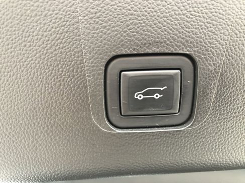 Used 2023 Chevrolet Traverse LT w/ LPO, Floor Liner Package image 18