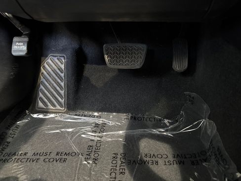 Used 2016 Toyota Camry LE FWD image 39