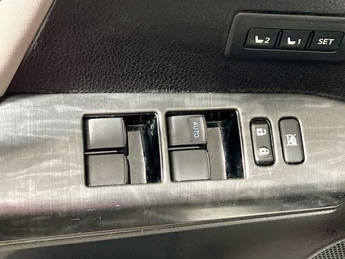 Used 2017 Toyota RAV4 Platinum image 16