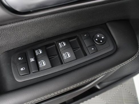 New 2026 Chrysler Pacifica Select image 16