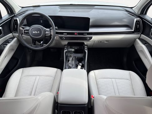 Used 2024 Kia Sorento S w/ Panoramic Sunroof Package image 4