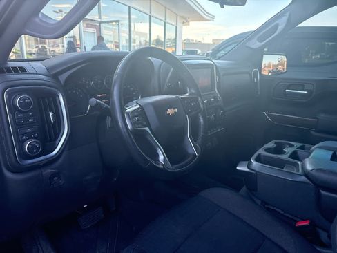 Used 2021 Chevrolet Silverado 1500 LT image 4