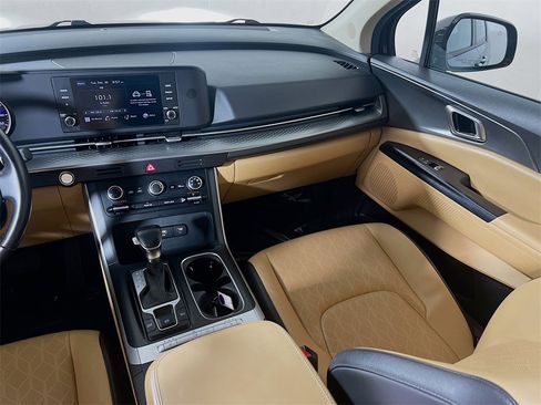 Used 2024 Kia Carnival LX image 21