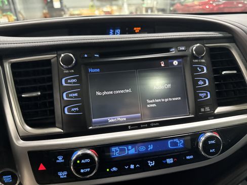 Used 2019 Toyota Highlander XLE AWD/4WD image 20