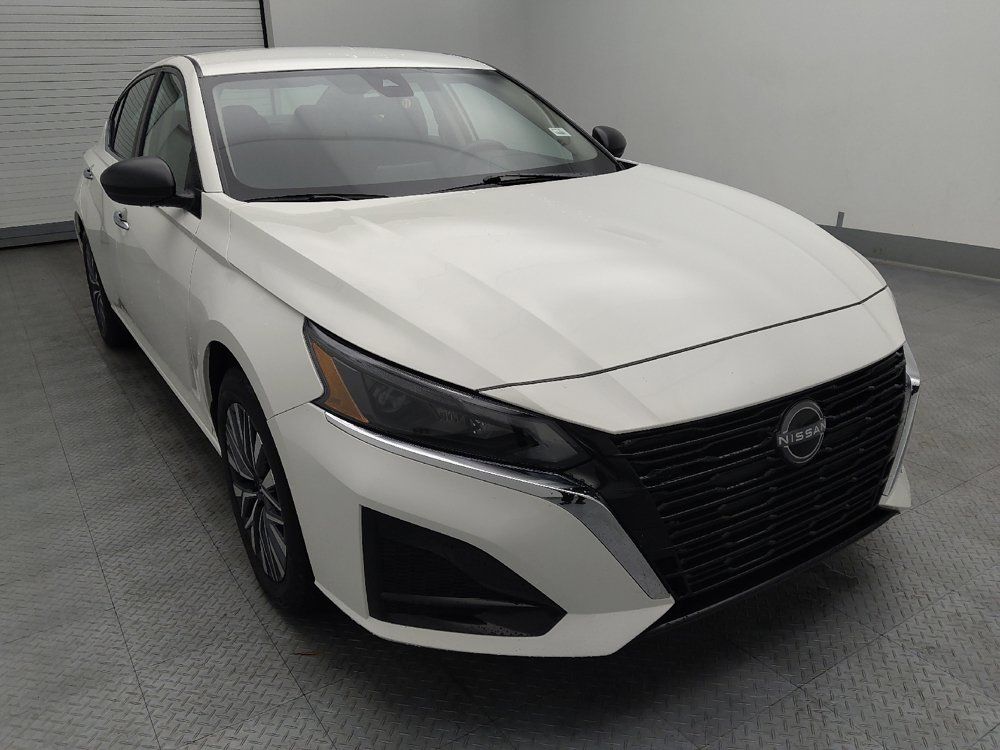 Used 2025 Nissan Altima 2.5 SV AWD/4WD image 14