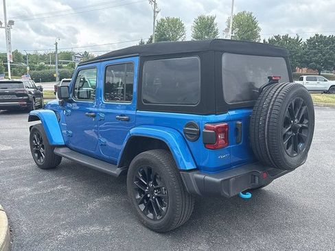 Used 2023 Jeep Wrangler Unlimited Sahara w/ Cold Weather Group AWD/4WD image 4