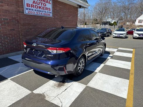 Used 2022 Toyota Corolla LE FWD image 3