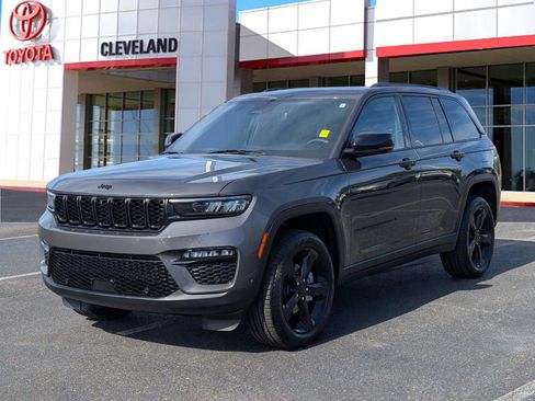 Used 2025 Jeep Grand Cherokee Limited w/ Luxury Tech Group II image 4