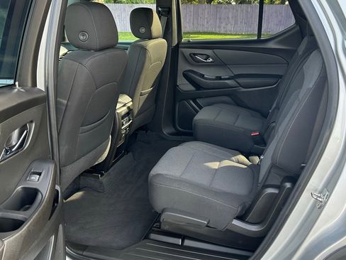 Used 2022 Chevrolet Traverse LT image 19