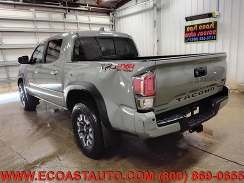 Used 2023 Toyota Tacoma TRD Off-Road w/ Technology Package AWD/4WD image 3
