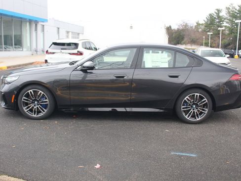 Used 2026 BMW 550e xDrive w/ Executive Package AWD/4WD image 5