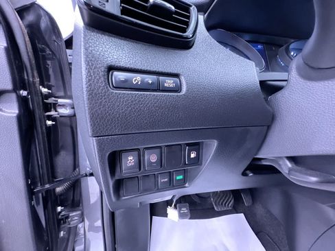 Used 2020 Nissan Rogue S FWD image 16