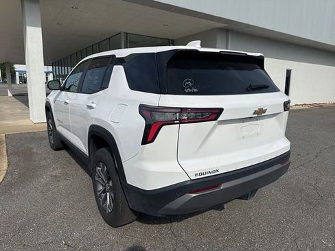 Used 2026 Chevrolet Equinox LT FWD image 6