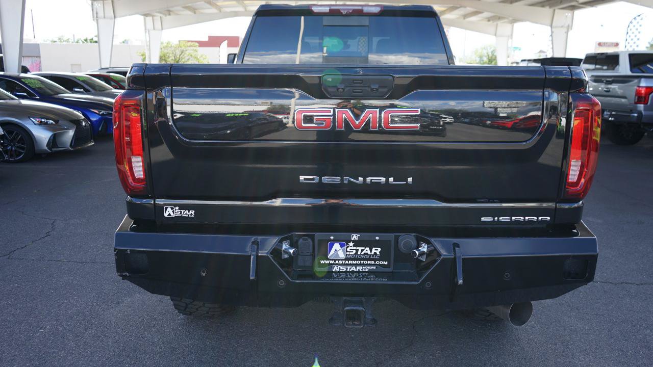 Used 2023 GMC Sierra 2500 Denali w/ Denali Black Diamond Edition AWD/4WD image 4